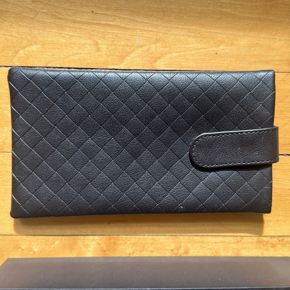 Bottega Veneta sunglasses case & box
Deep brown color - Picture 3 of 10